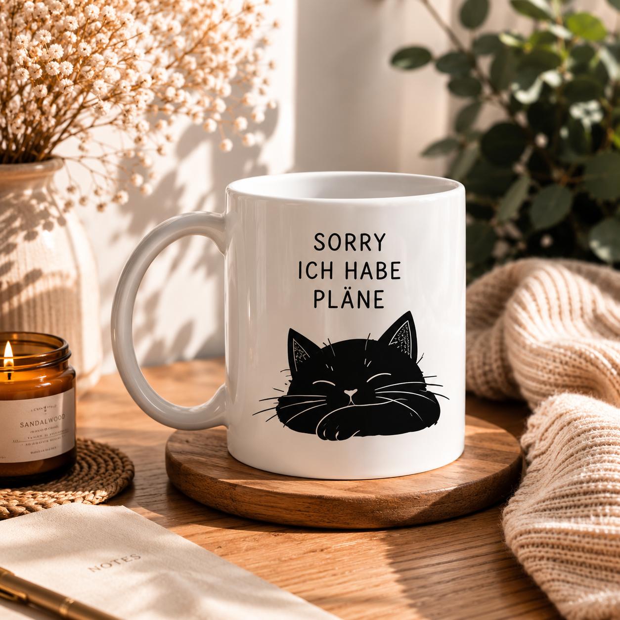 Tasse mit schlafender schwarzer Katze und dem Spruch Sorry ich habe Pläne